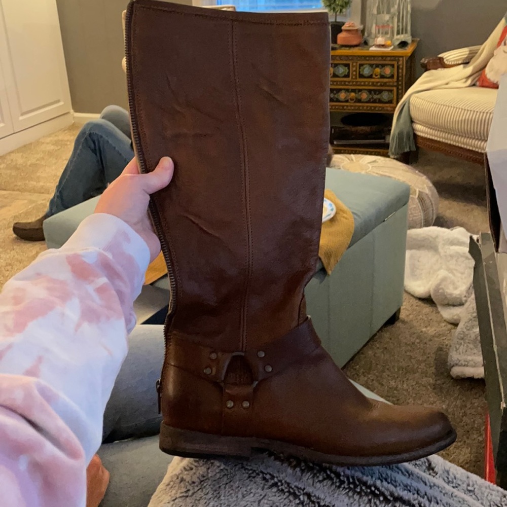 GENTLY USED BROWN FRYE KNEE-HIGH BOOTS SIZE 10